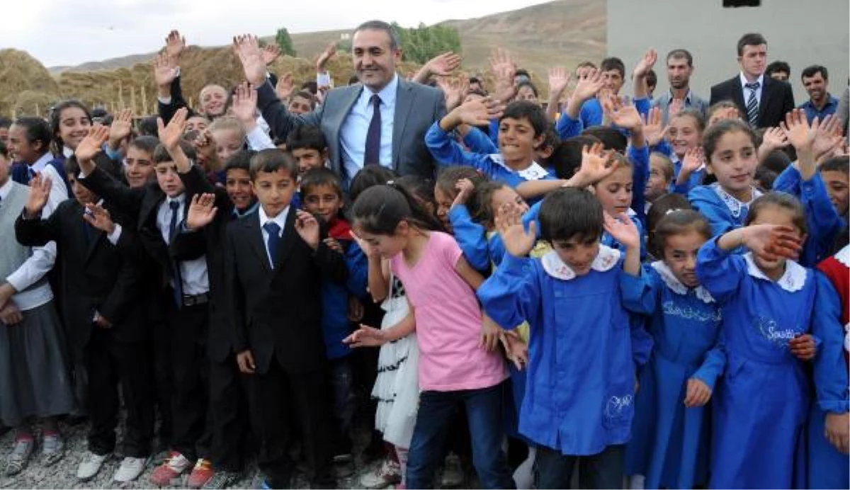 Vehbi Orakçı ilkokulu ve Rabia Orakçı Ortaokulu açıldı.